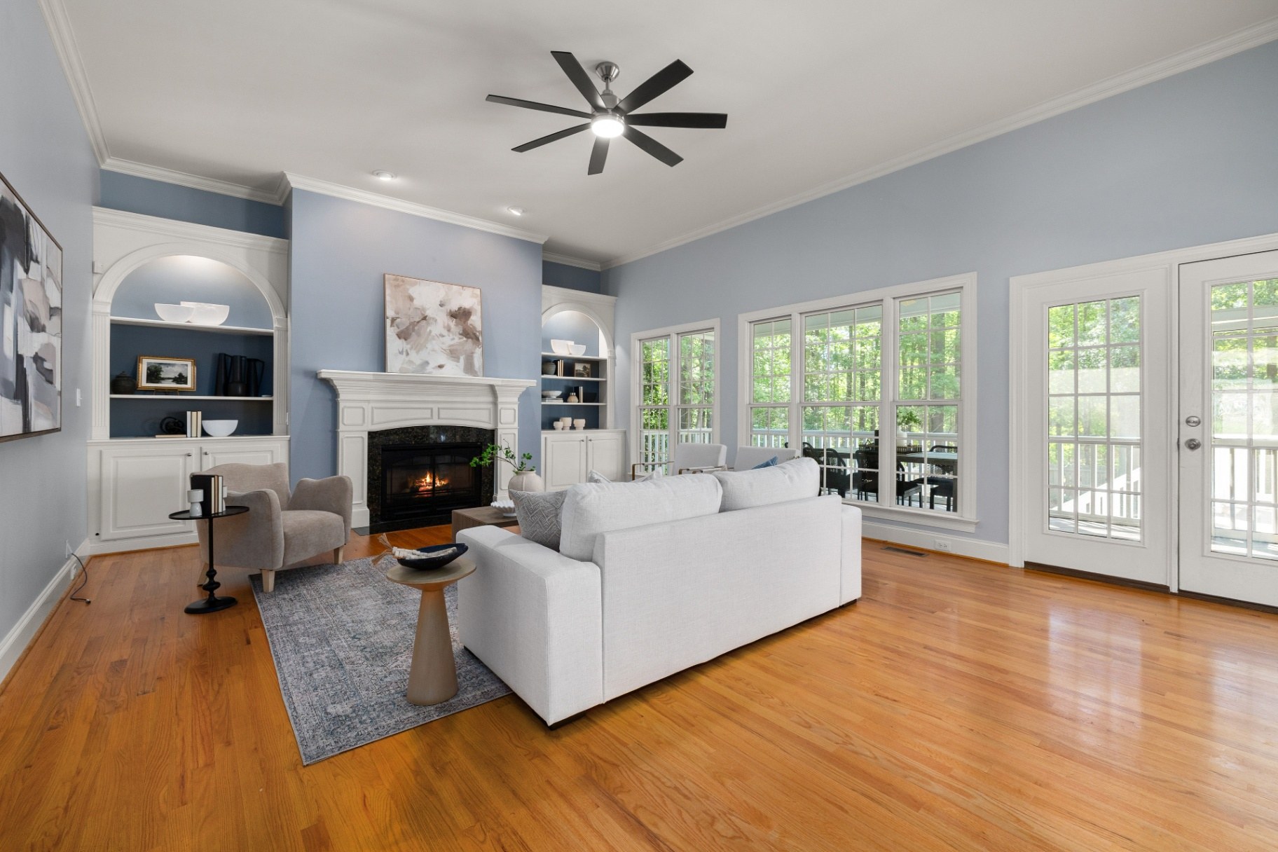 Interior 82057 — sunlit living room with built-ins